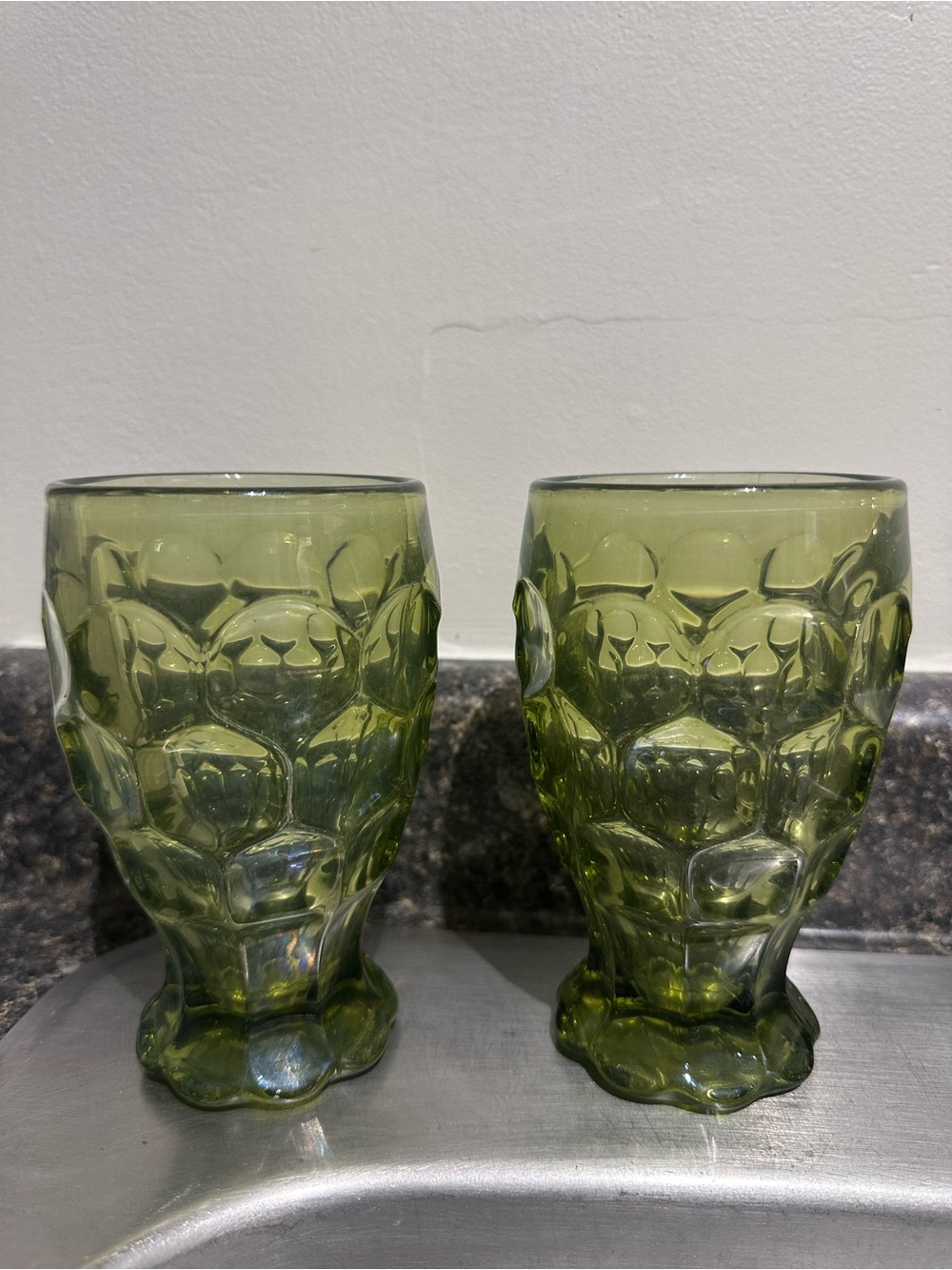 Avocado Green “Thumbprint” Vintage Glass Tumblers PAIR 💚